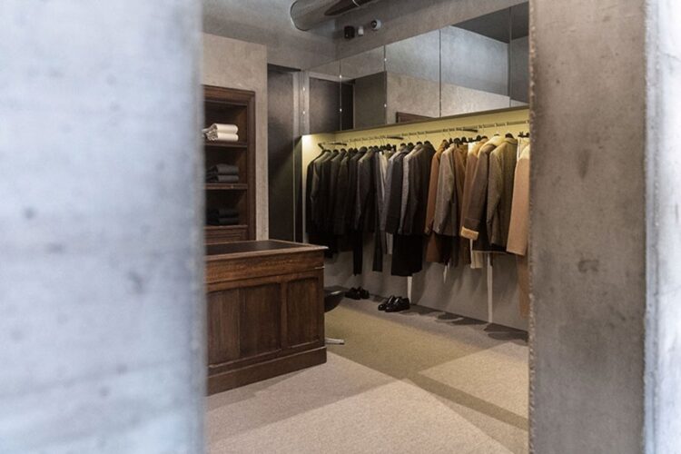 Interno della boutique Julian Fashion uomo a Milano Marittima