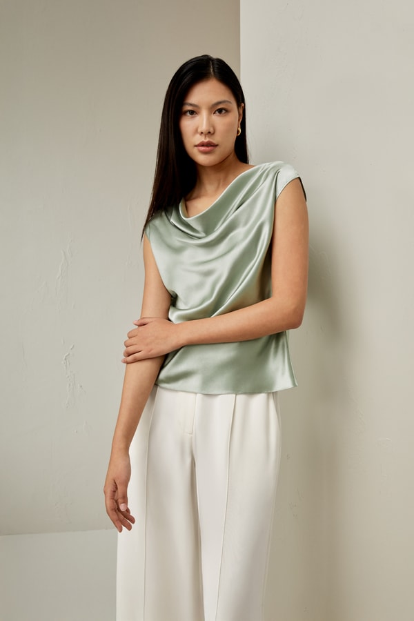 Silk Charmeuse Cowl Neck Top von LILYSILK