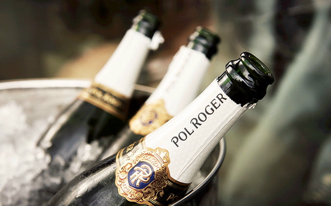Champagnerflaschen in einem Eiskübel