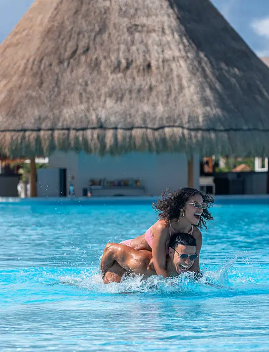 Piscina e giardini di un resort Ocean