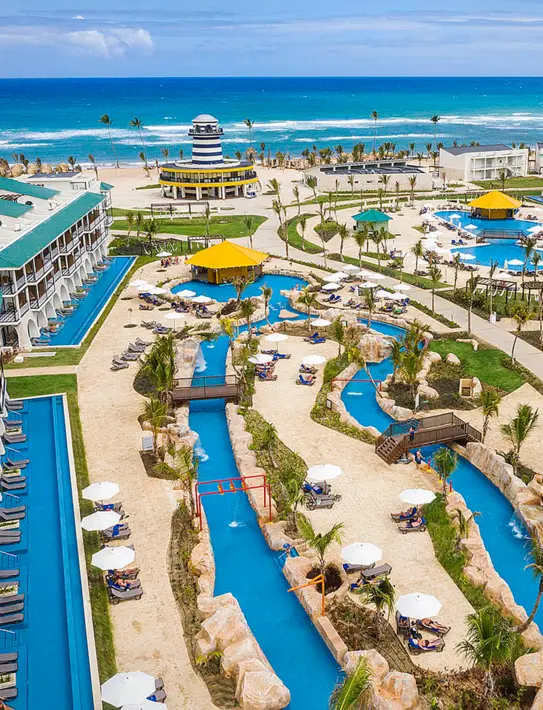 Vista aerea di un resort Ocean sulla costa caraibica