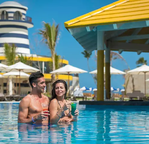 Pool bar Privilege in un resort Ocean