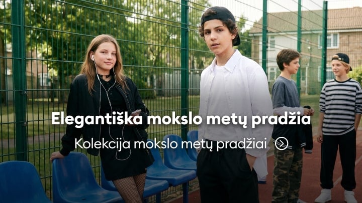 Vaikai ir paaugliai demonstruoja mokyklinio sezono aprangą lauke