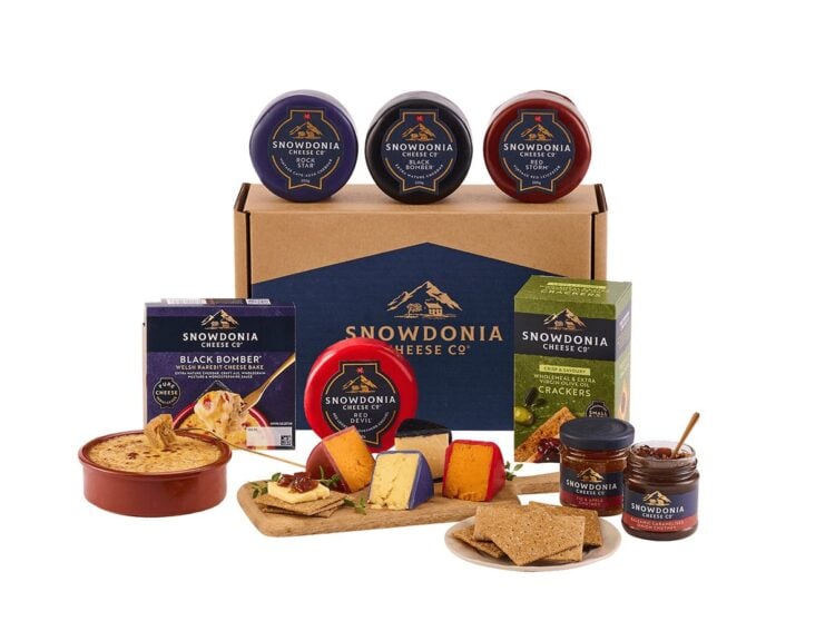 Snowdonia Cheese chutney cracker and Black Bomber Bake gift box