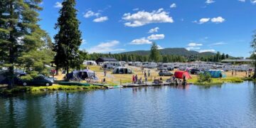 Campingplatz First Camp Lunde mit Landschaft am Telemarkkanal