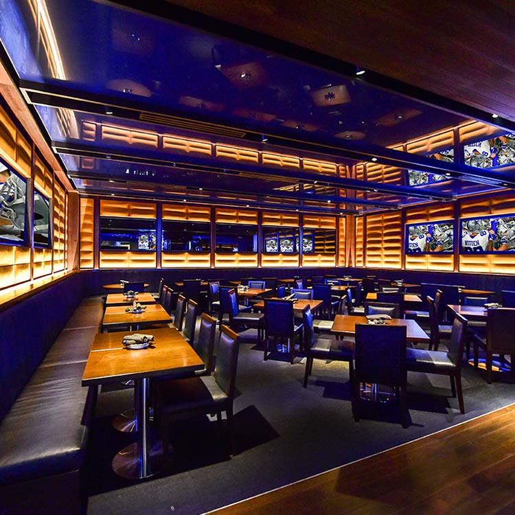 Sala de jantar vazia no Stadium Club do AT&T Stadium