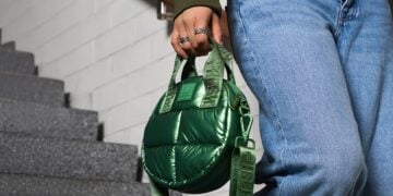 Fresh 'n Rebel Coze tas in een mobiele lifestyle-scene
