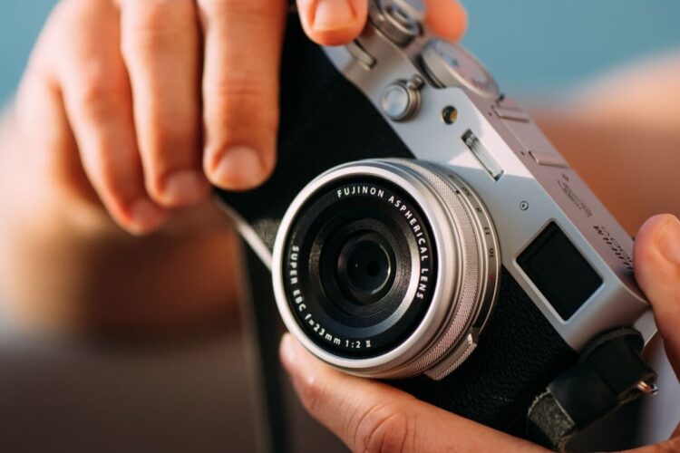Fujifilm-camera in een lifestyle-scene
