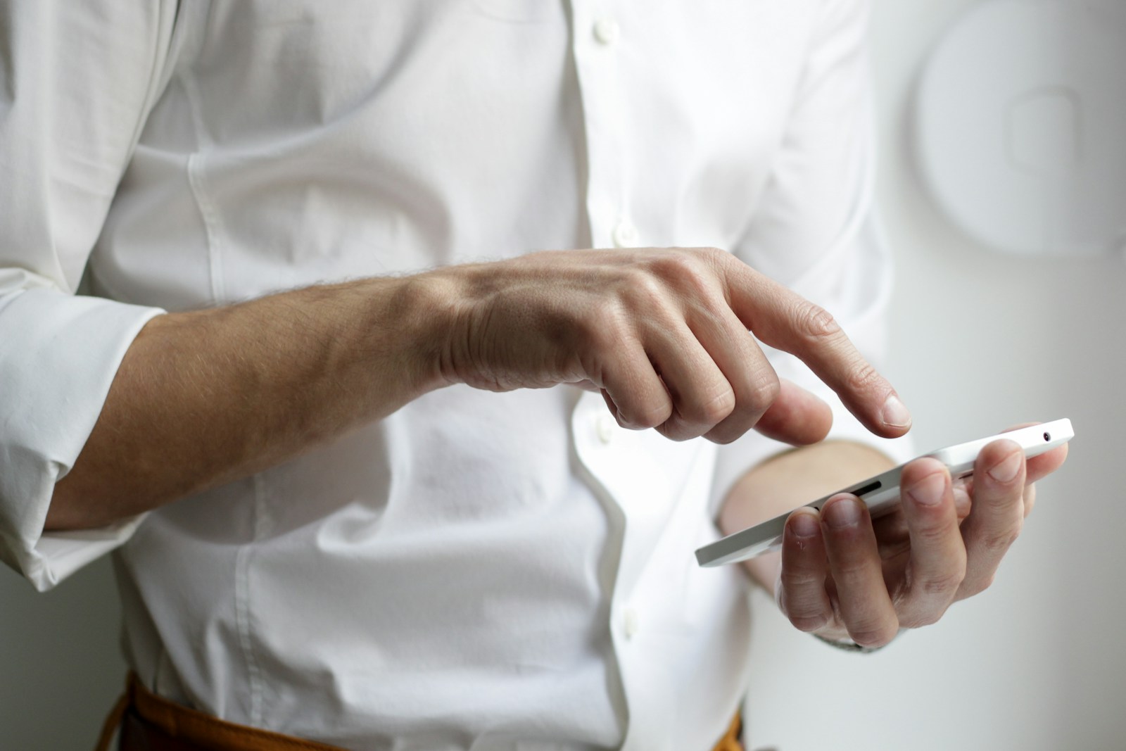Smartphone utilizzato in un ambiente quotidiano