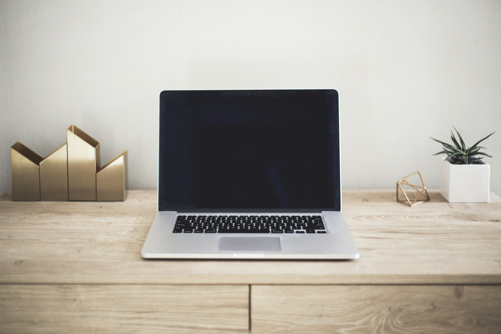 Computer portatile collegato per attività digitali