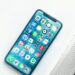 Smartphone moderno utilizzato per la navigazione mobile