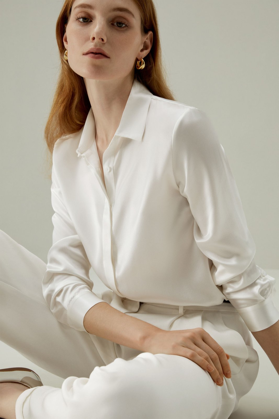 Basic Concealed Placket Silk Shirt in neutralem Farbton