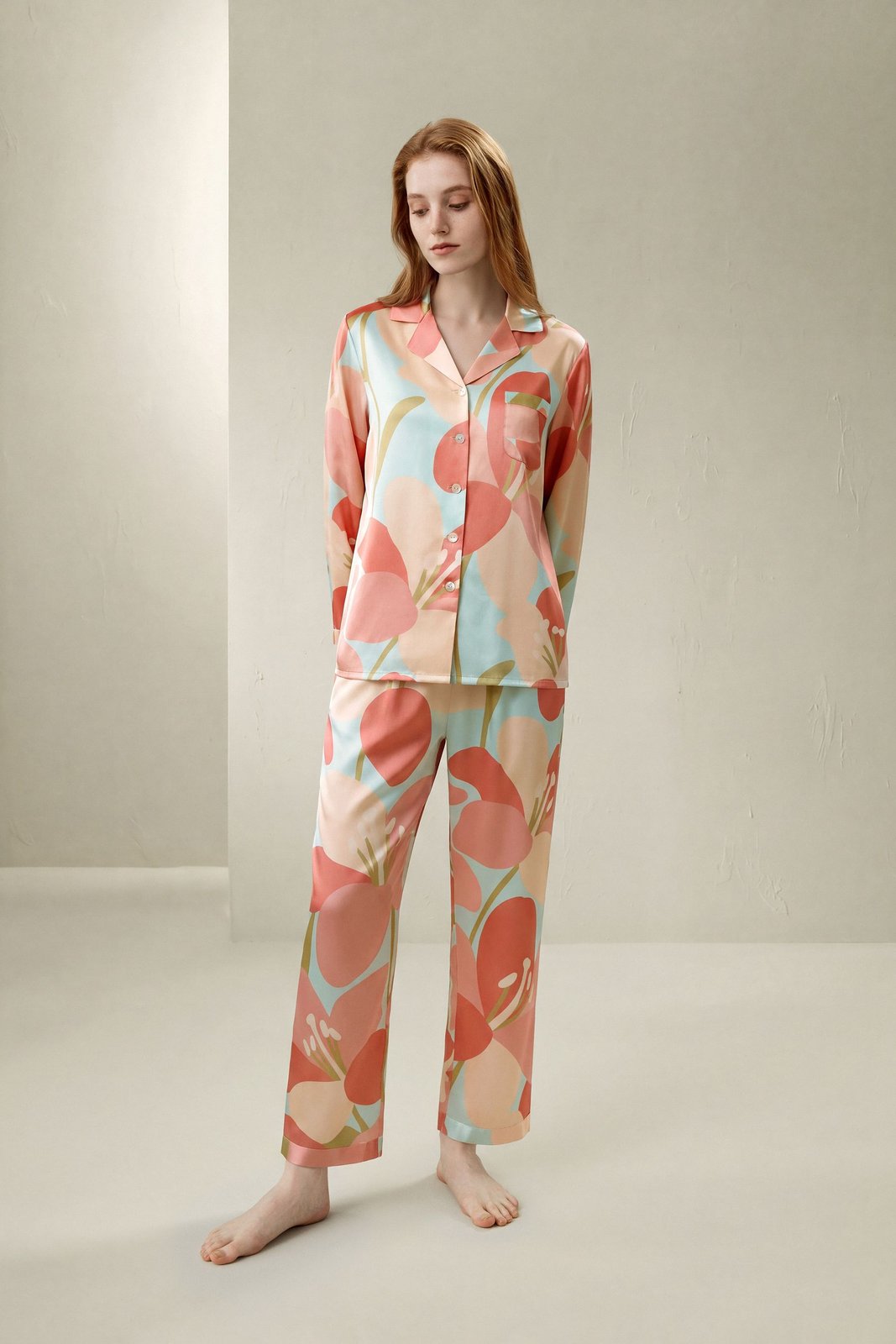 Lily-Print-Pyjama-Set aus Seidencharmeuse von Lilysilk