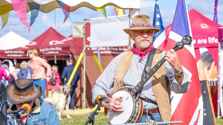 Musician performing at Thame Food Festival
