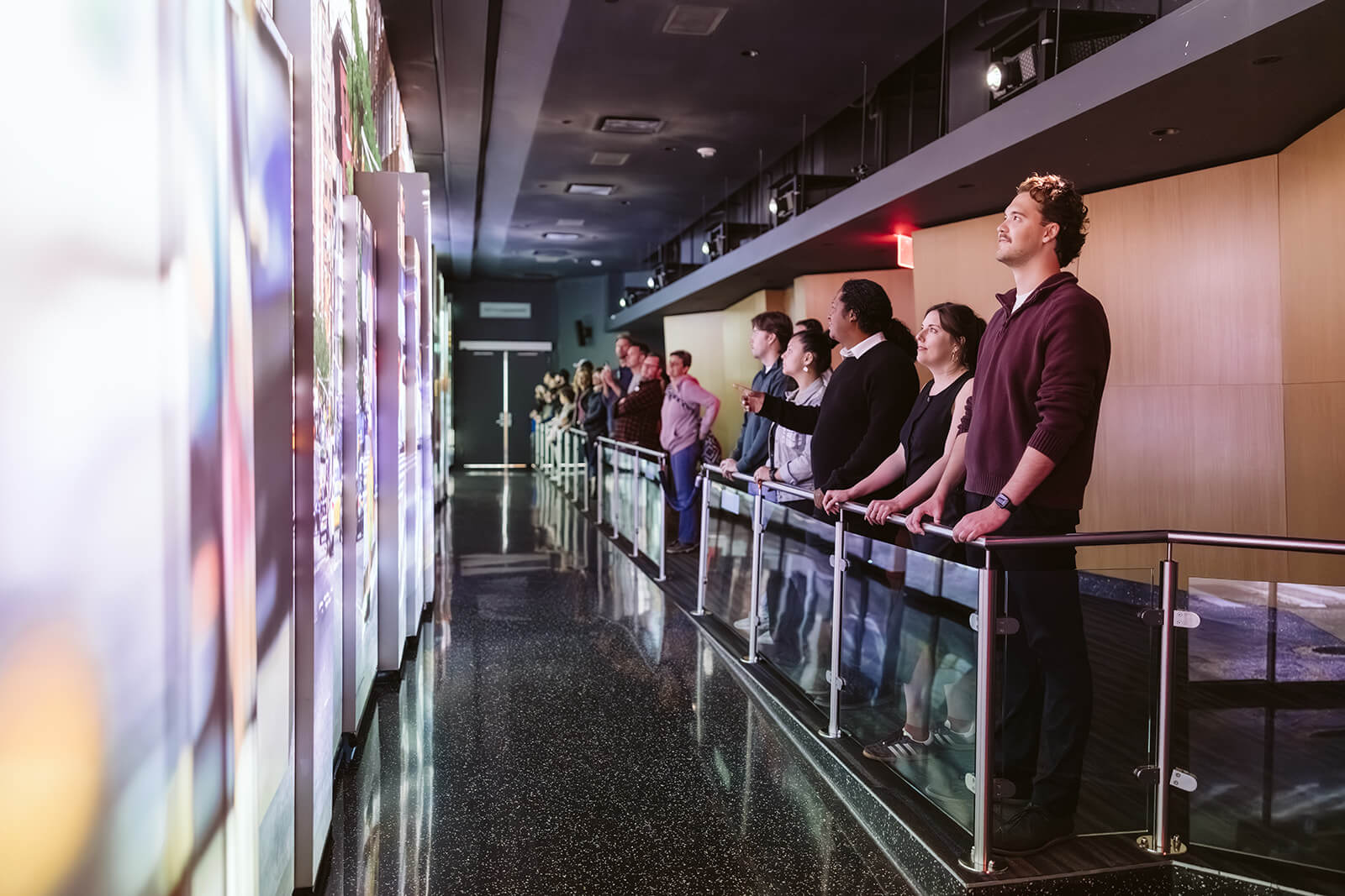 Interior de una experiencia audiovisual de One World Observatory