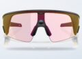 Lentes de Sol Oakley Meta Vanguard negros sobre fondo claro