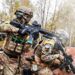 Paintball-Spielszene im Woodland-Feld