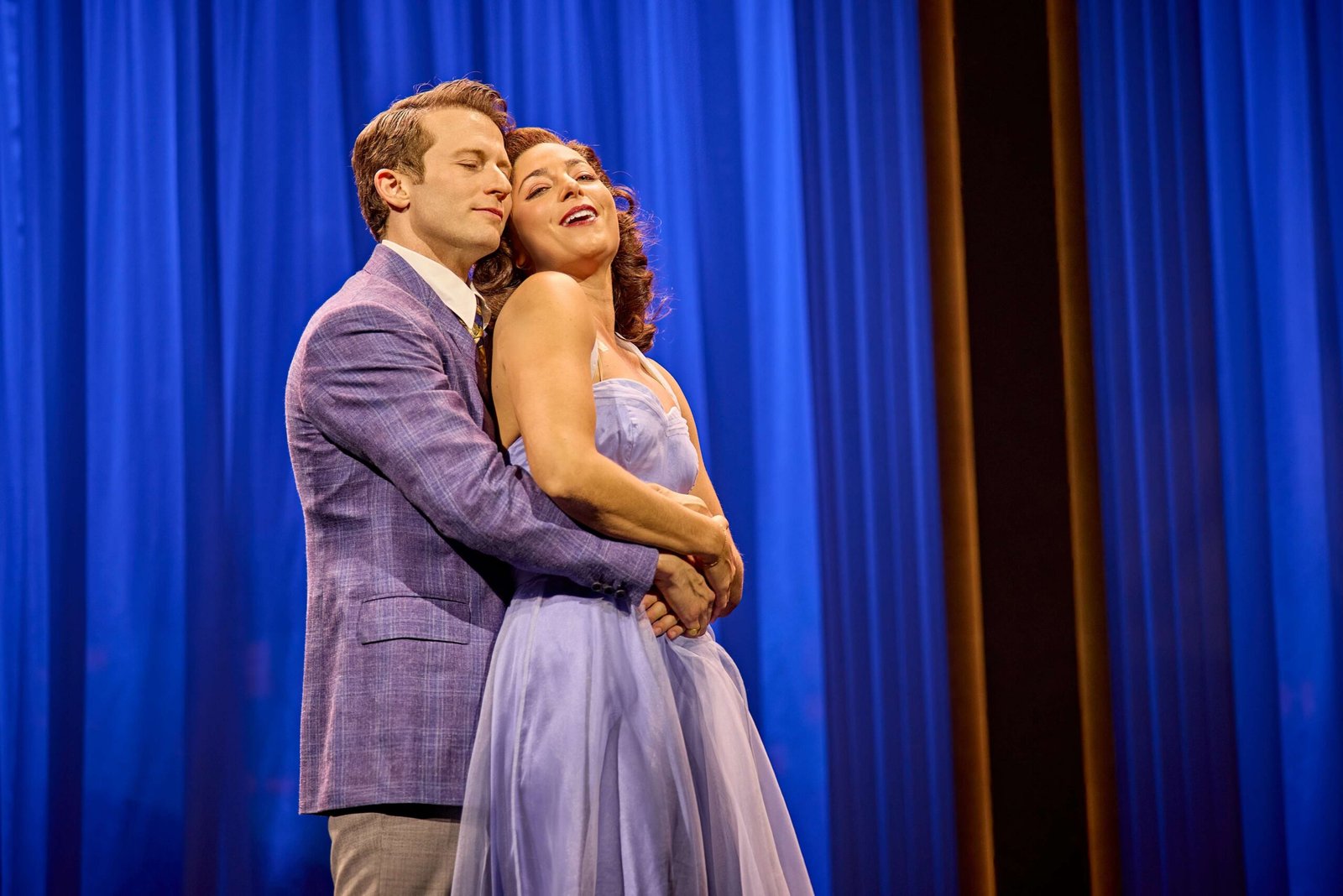 Ensemble performers in Sinatra the Musical