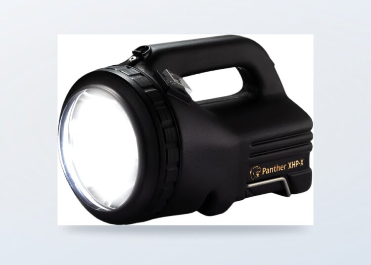 Foco táctico NightSearcher Panther XHP de alta potencia