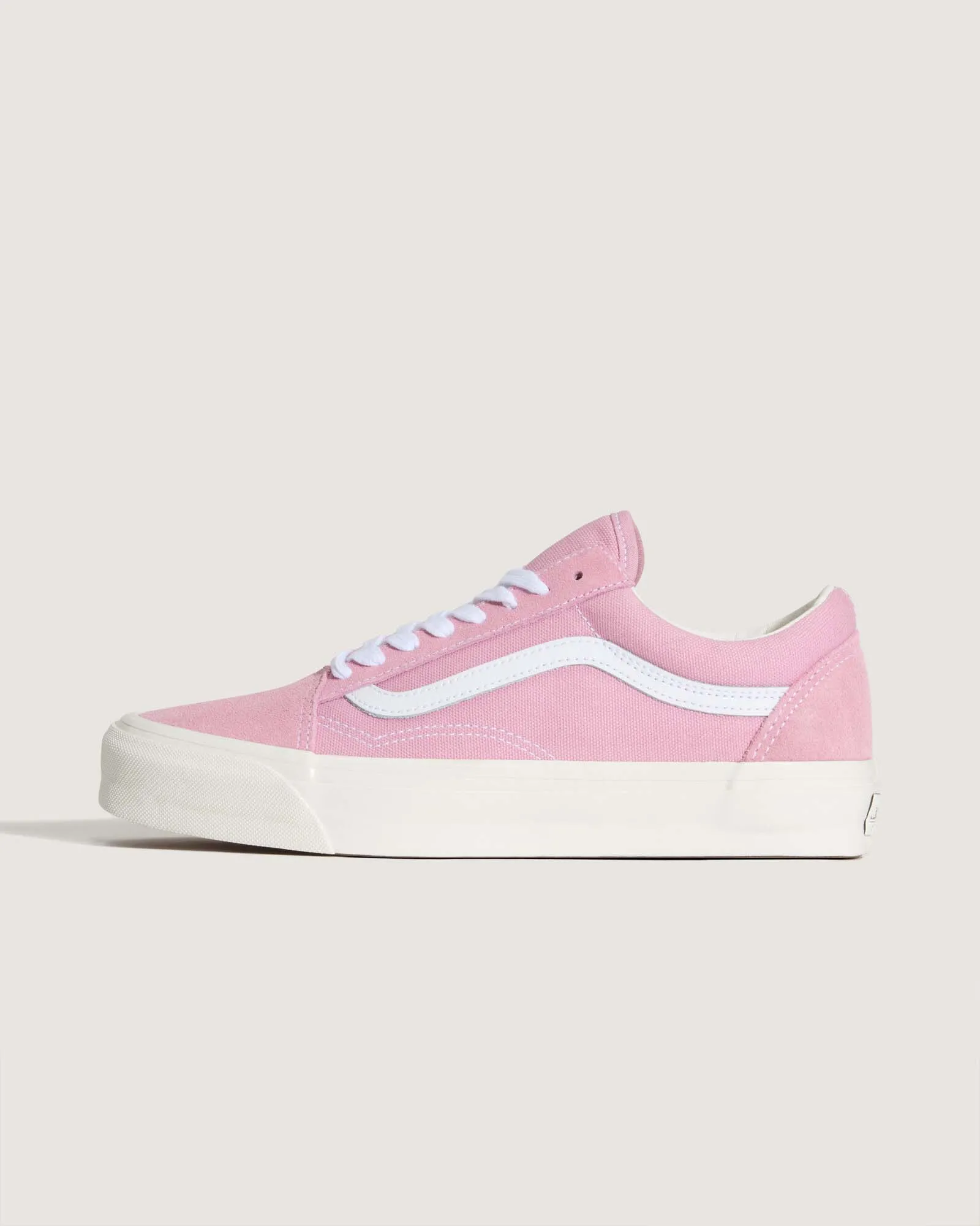 Vans Old Skool unisex skate shoes in a contrasting colorway