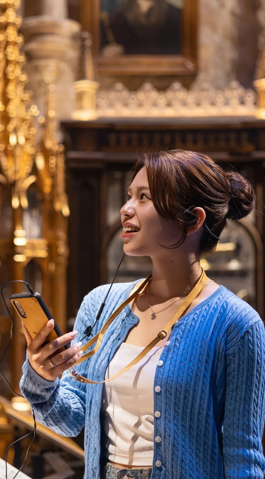 Digital guide device for Warner Bros. Studios Japan