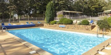 Outdoor swimming pool at Chateau Lez Eaux campsite