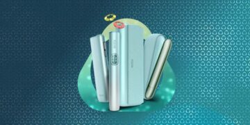 Dispositivi IQOS ILUMA i affiancati su sfondo neutro