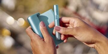 Immagine editoriale di IQOS ILUMA i PRIME